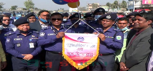 চলাচলে শৃংখলা নিশ্চিত করতে নাটোরে ‘ই-ট্রাফিক প্রসিকিউশন’এর উদ্বোধন