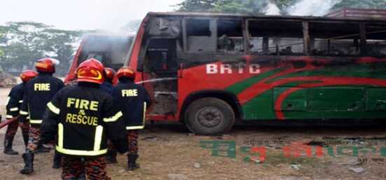 রাজশাহীতে হেফাজতের আগুনে পুড়লো বিআরটিসি দুটি বাসে