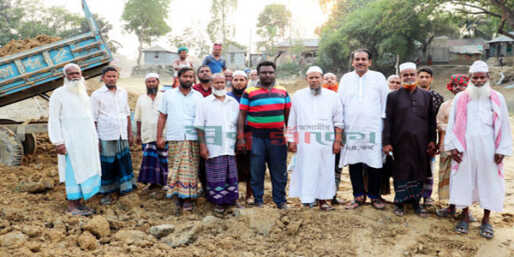 সিংড়ায় গ্রামবাসীর উদ্যোগে নির্মাণ হচ্ছে খেলার মাঠ