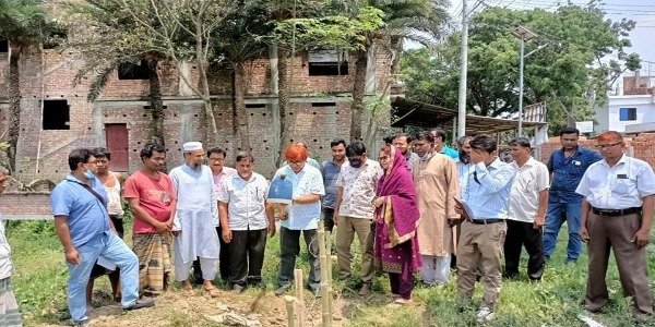 বড়াইগ্রামে আজম আলী ডিগ্রী কলেজের গেইট নির্মাণ কাজের উদ্বোধন