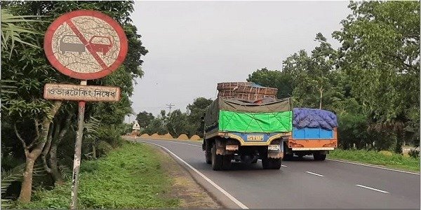 বড়াইগ্রামের ২৭ কি.মি হাইওয়ে মহাসড়ক: মৃত্যুকে আলিঙ্গন করেই চলাচল!